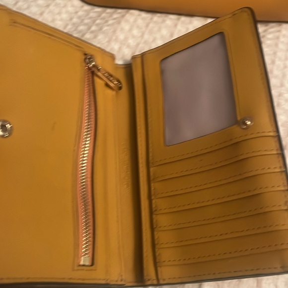 Michael Kors bag and wallet mustard in color - Picture 7 of 9